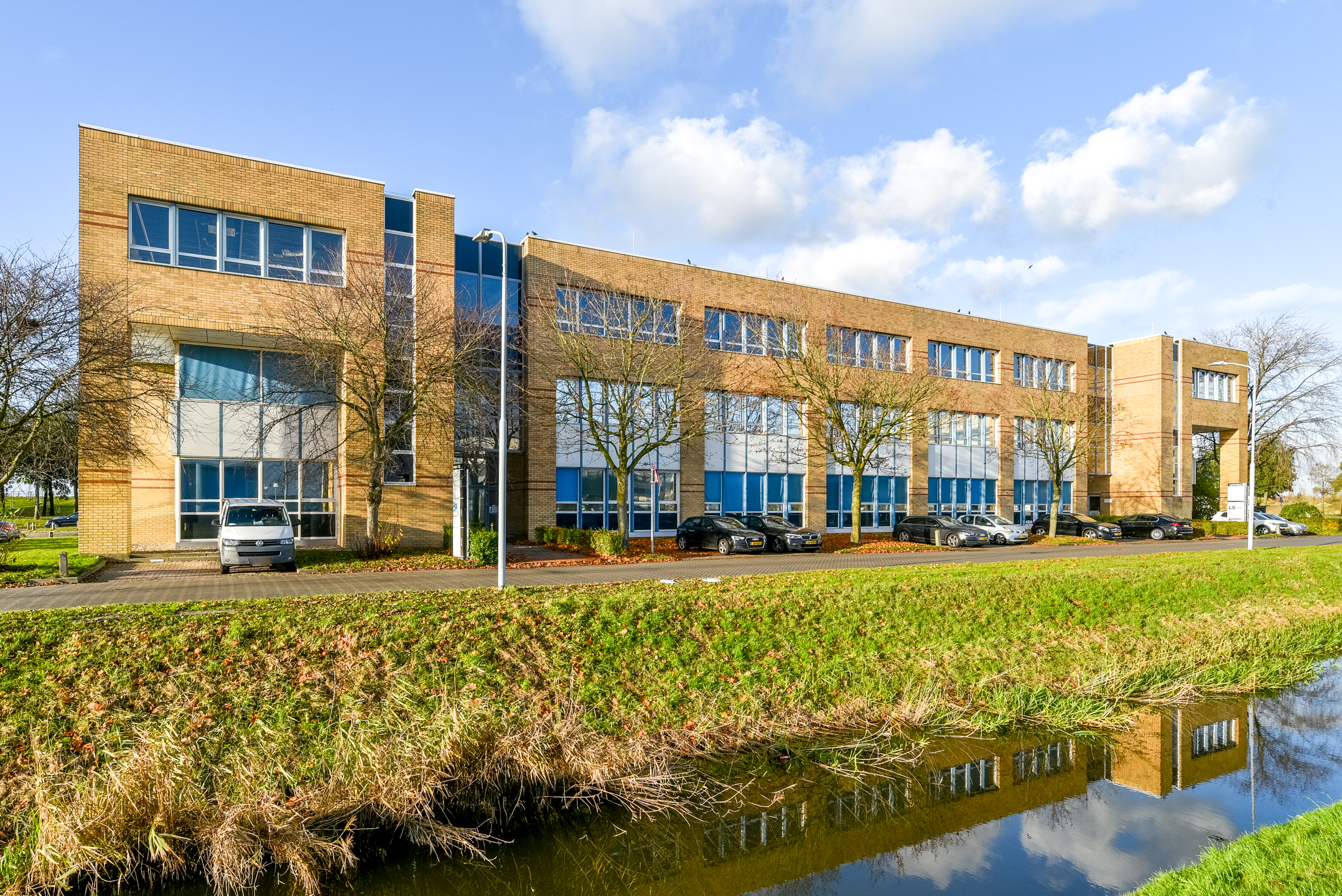 Kantoorruimte huren Spring_Tupolevlaan_46-48_Schiphol-Rijk-1