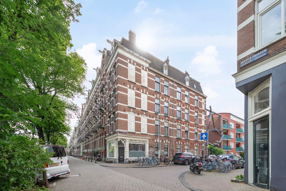 Spring Real Estate adviseert bij de verkoop van circa 303 m² woonruimte in Amsterdam