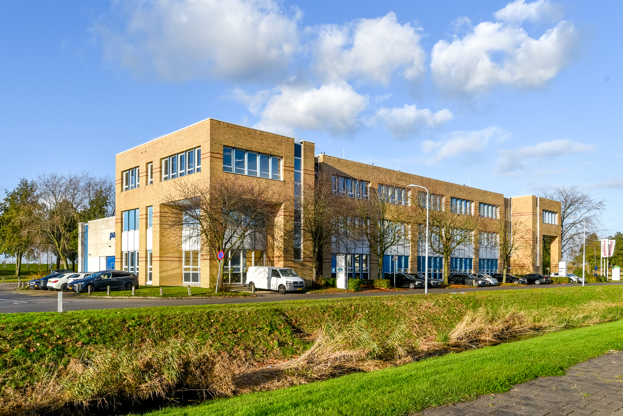 Peakside sells commercial and office property in Greater Amsterdam area to Data Centre Operator