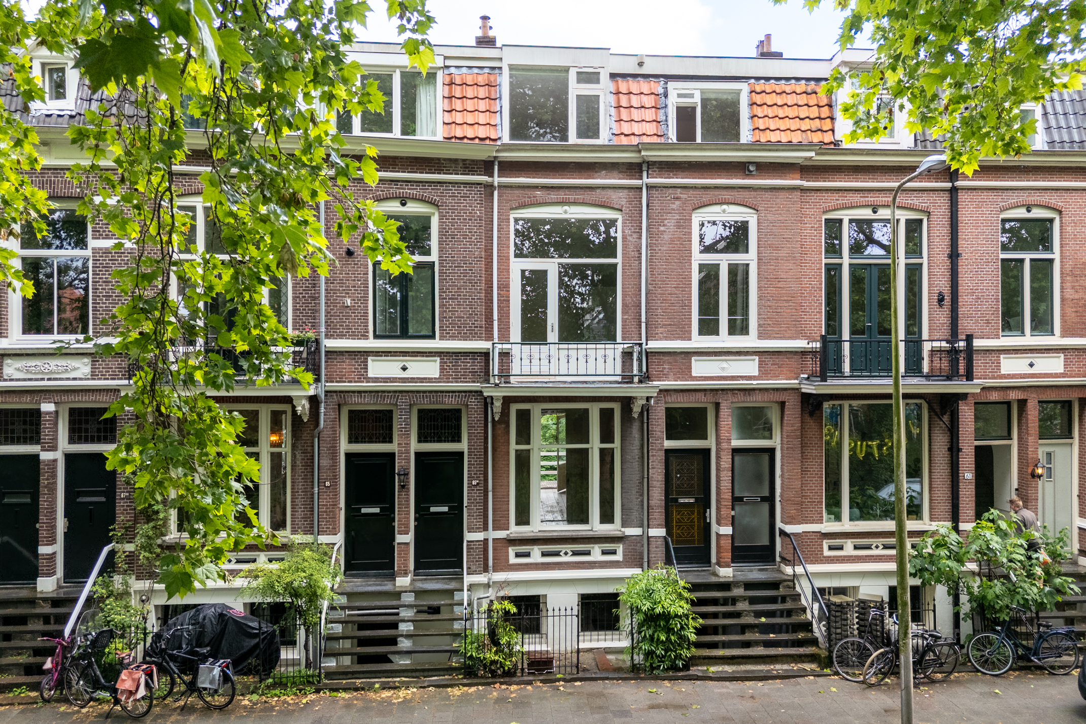 Spring Real Estate adviseert bij de verkoop van een herenhuis met vier woonlagen aan de Alexander Numankade